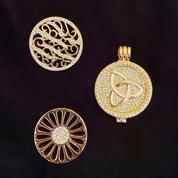 The Coin Collection Pendant Set - Picture 4 of 8